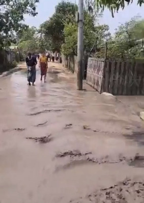 ミャンマーM7・7大地震発生で地中から水が湧き出している