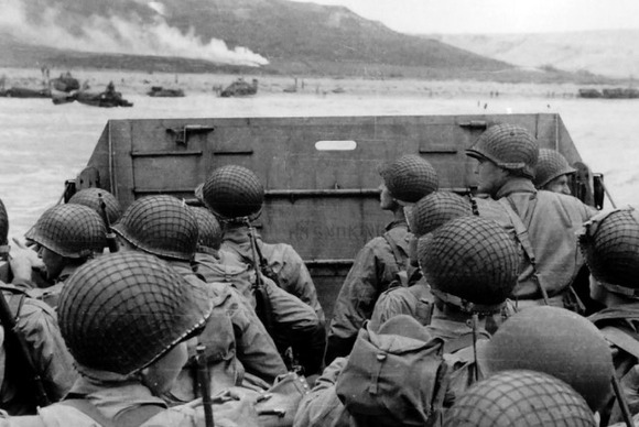 戦後の闇市の様子がこちら→