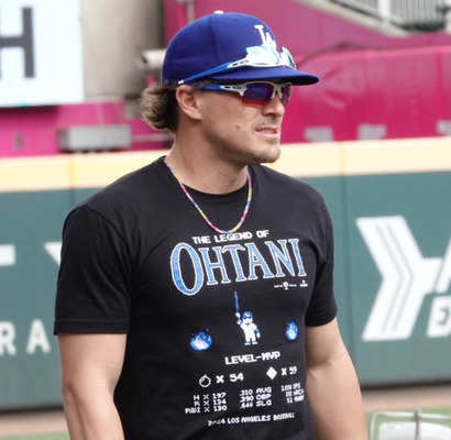 海外「キケが着てる大谷翔平のRPG風デザインTシャツはどこで売ってるんだ！」