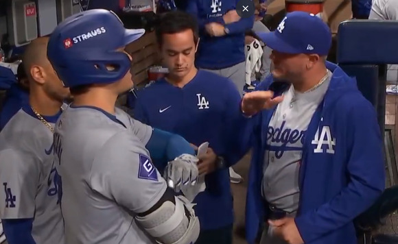 【何を伝えたのか？】大谷翔平に打撃アドバイスをするミゲル・ロハス