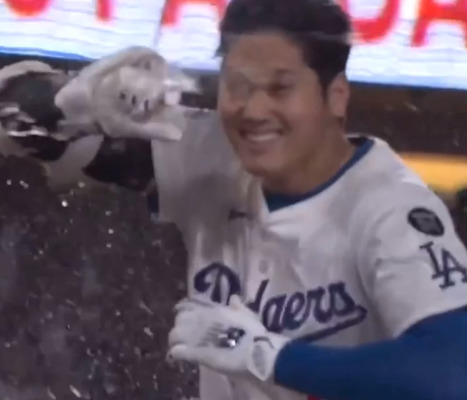 海外「ドジャースはみんな大谷翔平のデコルテポーズしてるね」