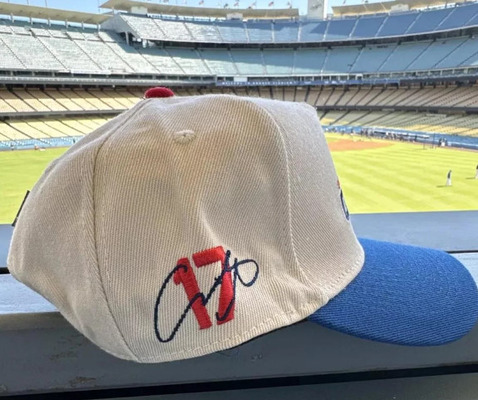 ドジャースファン「これが大谷翔平キャップか、思ってたよりもいいじゃないか！」