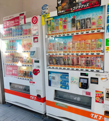 「日本に旅行へ行った時、必ず自販機で買うものってなに？」