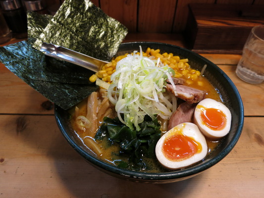 ワイ(25)「週に3回はラーメン！！」