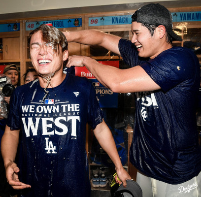 【ドジャース優勝】大谷翔平と山本由伸の初シャンパンファイトの様子