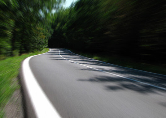 山を走る国道にある「登坂車線」って本当に必要？
