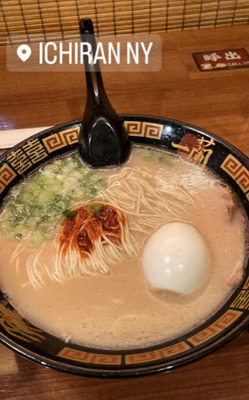 6時間飛行機に乗って一蘭のトンコツラーメンを食べにいった