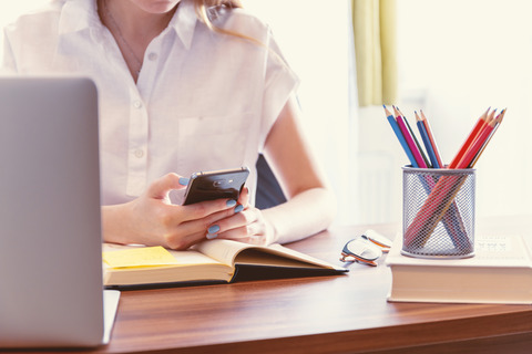 日本人のほとんどが「スマホ」に支配されてて草