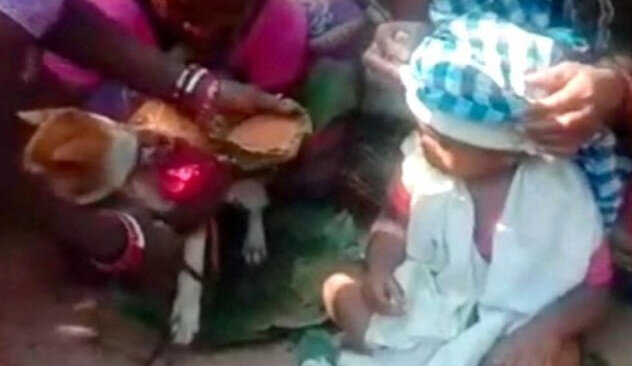 インドで行われている奇妙な儀式