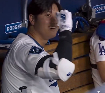 大谷翔平「おいおい！デコルテポーズはこうするのさ（笑）」