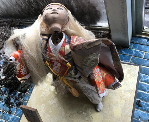 廃墟となったジャパンの温泉宿でヤバイ人形を見つけた