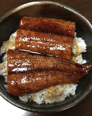「日本ヤバイ、こんな美味しいウナギは初めて食べたよ」