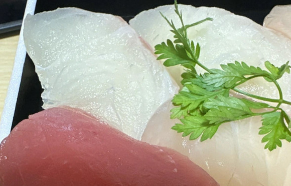 海外「スーパーで買った寿司に虫みたいなのがいる！」