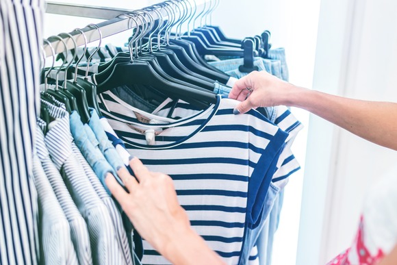 「同じ服」何枚も買ってそれしか着なくしたんだけど楽すぎて草