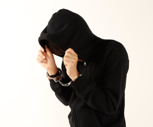 事件起こして実名報道されてしまったものだけどこの先どうやって生きていけばええんやろうな