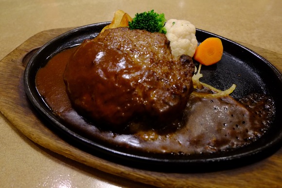 【海外の反応】食事をした後やレストランを出た後に「ありがとう」と言うのは変なのかな