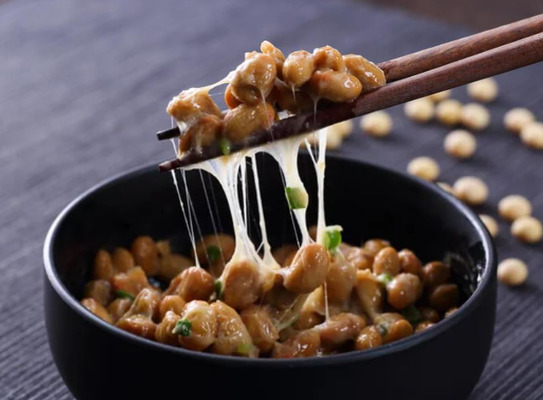 【海外の反応】日本の食べ物で一番まずかったものは何？「納豆」