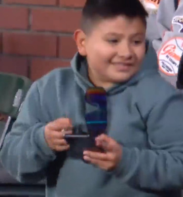 【MLB】ジャイアンツファンの子供が大興奮「ボールありがとう！」