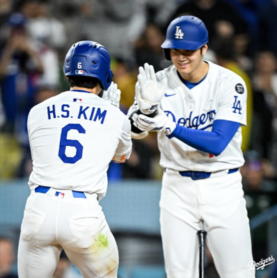 【ハイライト】韓国のスター、キム・へソンのメジャー初ホームランに大谷翔平が敬意を示すハイタッチでお出迎え