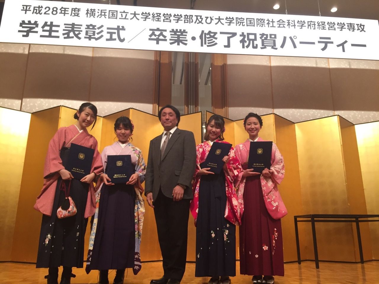 6期生より 真鍋ゼミ皆さん今までありがとうございました 横浜国立大学 真鍋ゼミ
