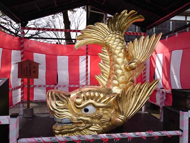 金のしゃちほこ