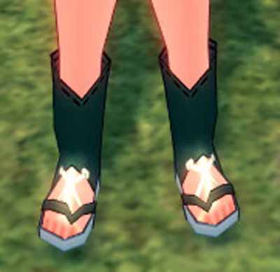 足の甲でクロスする紐