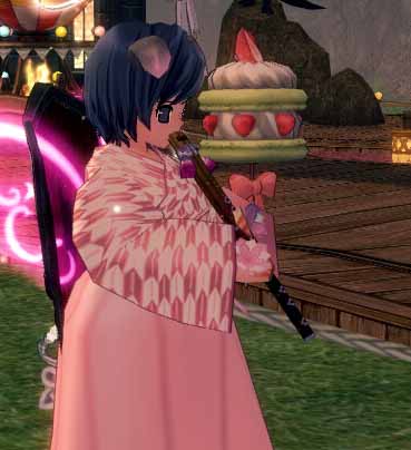 口で吹いている