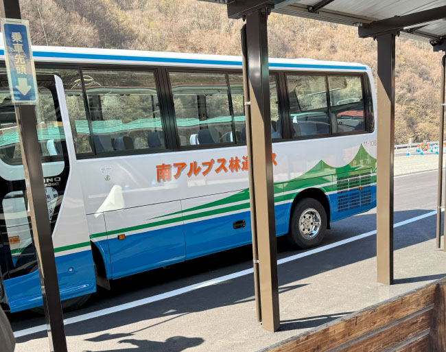 シャトルバス