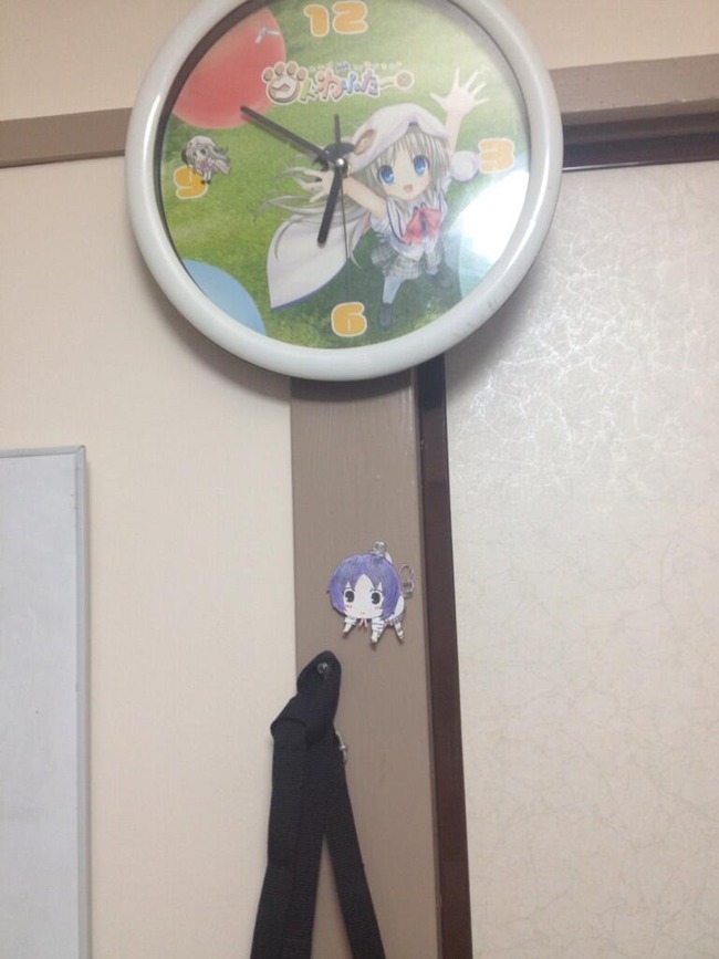 柱につままれあすさん