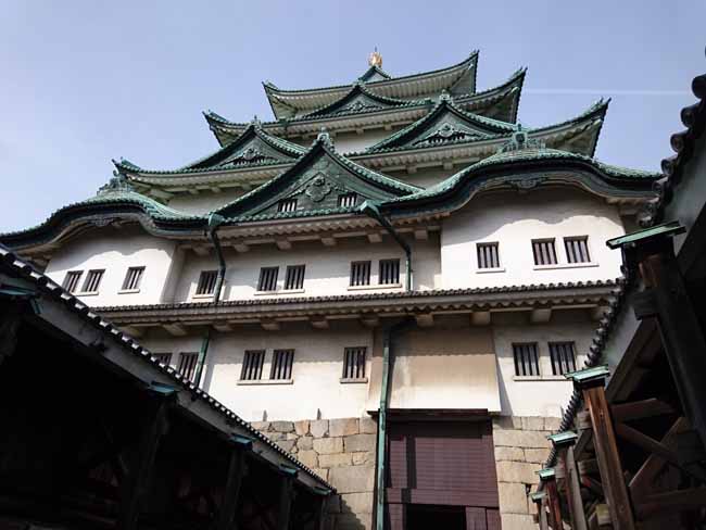 名古屋城へ