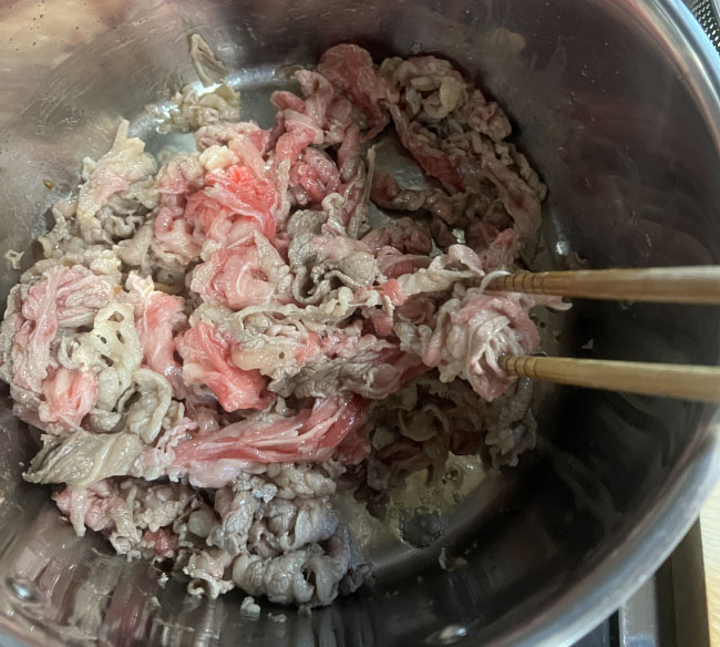 肉の色が変わってきます