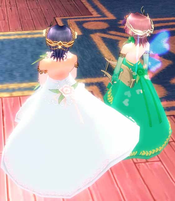 祝祭のドレス背面