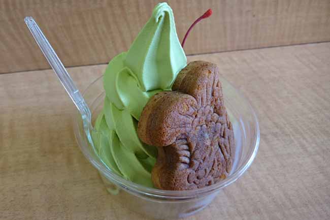 金シャチサンデー抹茶