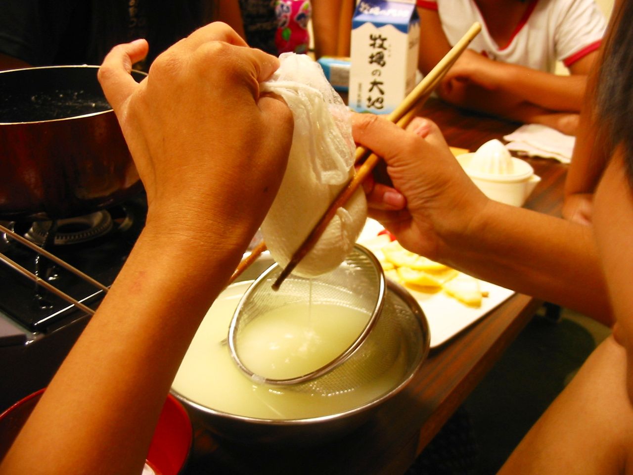 自由研究 牛乳からカッテージチーズを作る まなびや Kyuban活動日記
