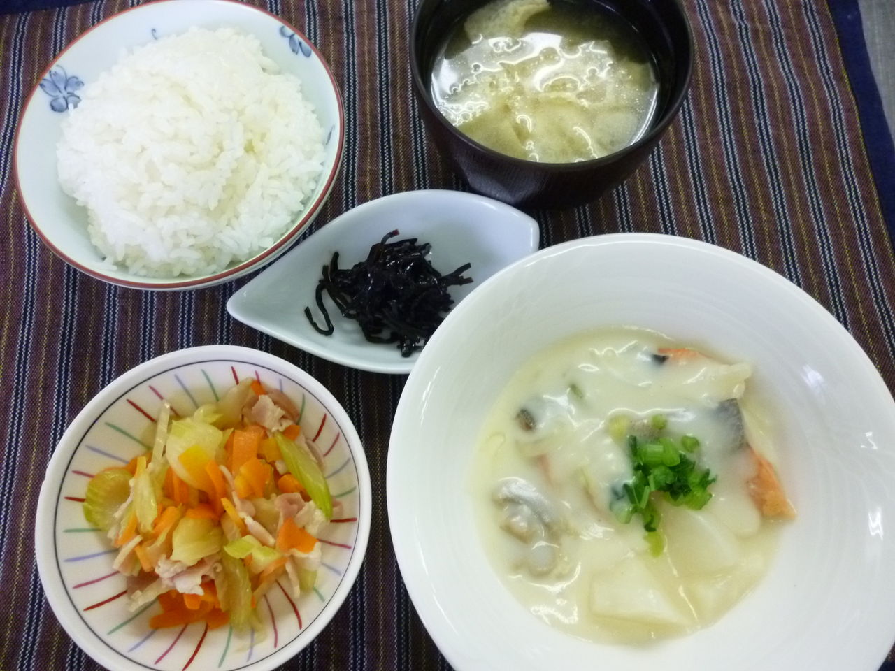 鮭とかぶのクリーム煮 おうよう園の献立紹介