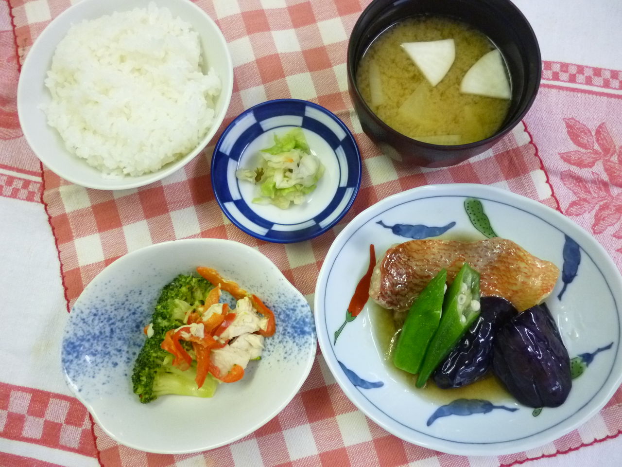 赤魚となすの煮付け おうよう園の献立紹介