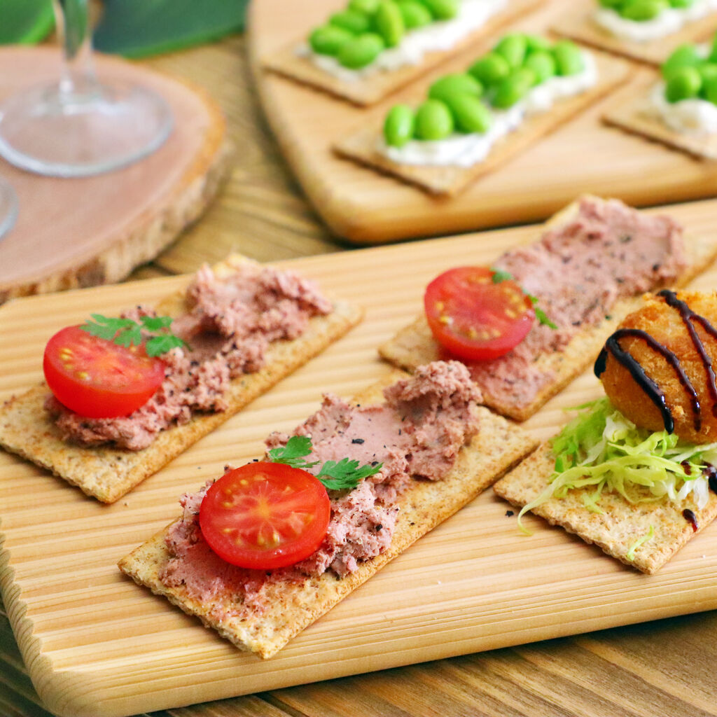 レバーペーストのクラッカータパス Menu Del Dia