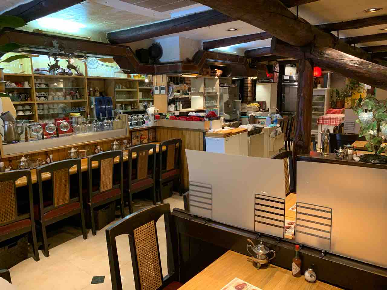 レトロな喫茶店でピザトーストと珈琲 流れるのはロックではなくジャズ そして映画はミニシアターで ホシ ケンの旅
