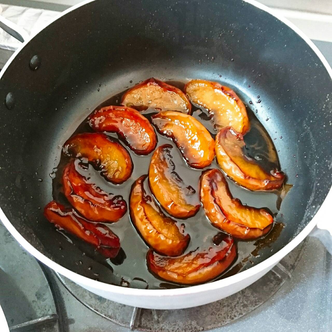 再現レシピ りんごのキャラメリゼとーすと きのう何食べた まんが飯 キッチンから愛を込めて