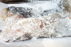タラのワイン蒸しミニトマトソース