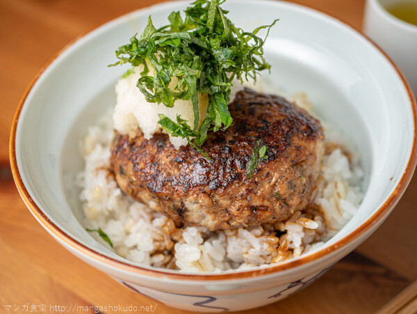 「ドロヘドロ」（林田球）のまかないギョーザバーグ丼