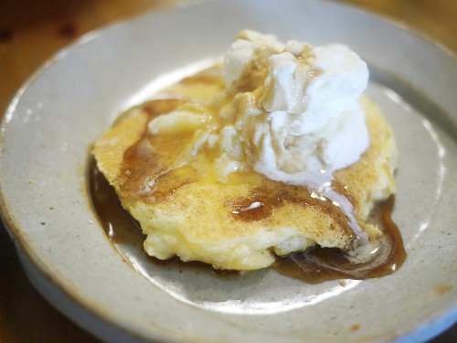 「きのう何食べた?」リコッタチーズのパンケーキ(黒蜜とハニーコームバターと生クリーム)