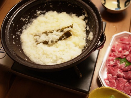 鍋と肉