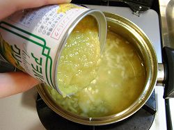 クリームコーン缶を入れる