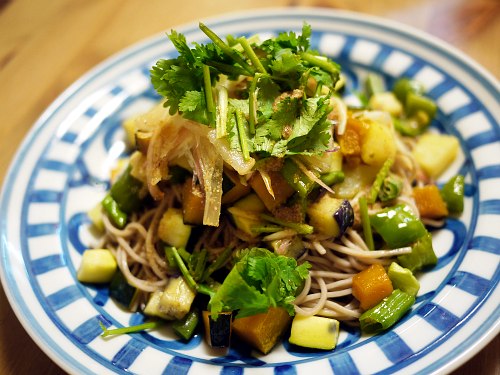 素揚げ野菜のあえ蕎麦