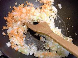 野菜炒める