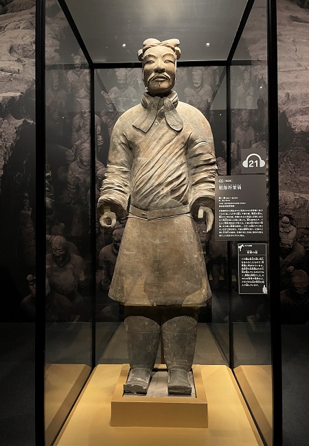 中国　古い兵馬俑　頭俑　唐木台付　N　5471 中国 古い兵馬俑 頭俑 唐木台付 N 5471 中国 古い兵馬俑 頭俑 唐木