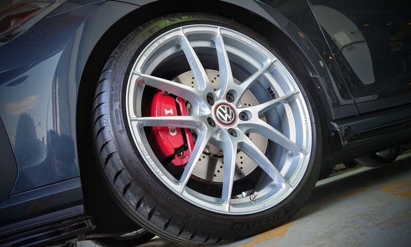 Golf7.5GTIパフォーマンスにOZ × maniacs Leggera-HLT Argento Golf7.5GTIパフォーマンスにOZ × maniacs Leggera-HLT Argento