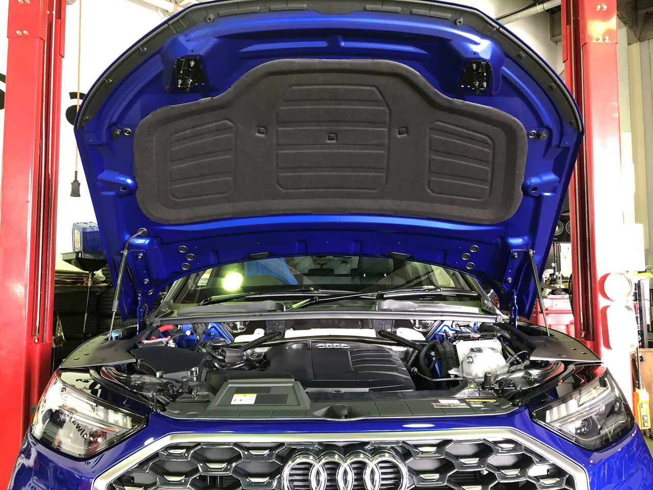 Audi Q5(FY)後期型で省かれてしまったサウンドアブソーバー : maniacs Blog