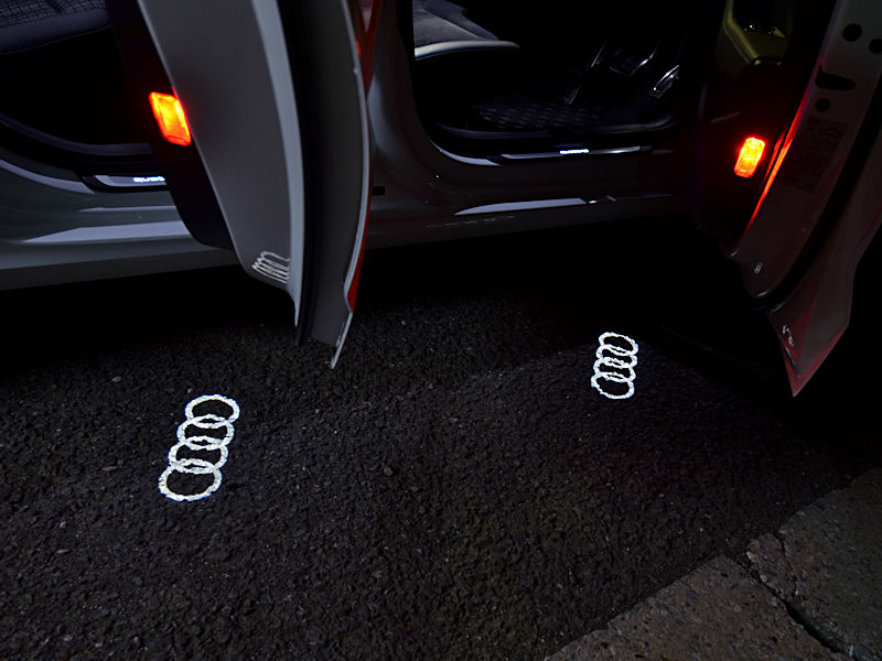 Audiのカーテシランプ交換方法 Maniacs Blog